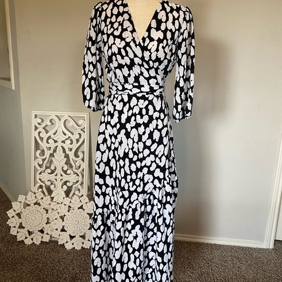 BAR lll dress Black&white maxi wrap dress! In a size small 3/4 sleeve - Picture 10 of 14